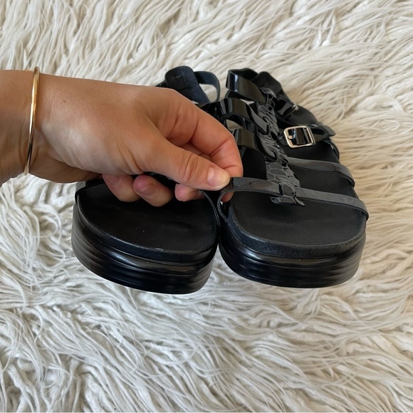 Donald Pliner Fritz Black Patent Leather Gladiator Platform Sandals EUC Size 6.5 - Picture 5 of 10